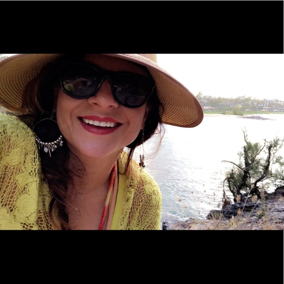 Meet your Posher, Emmy - Picture 2 of 10